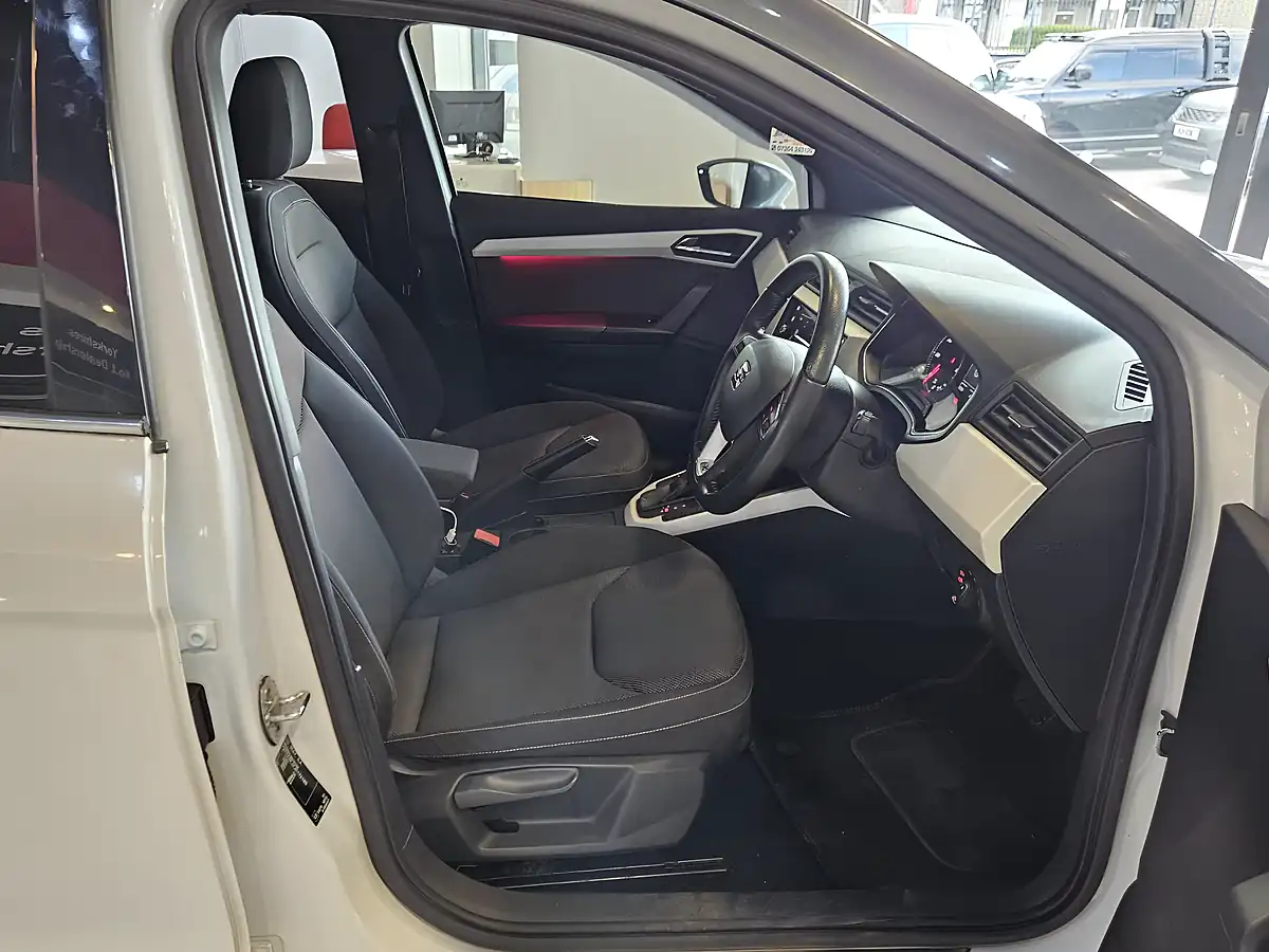 Used 2018 SEAT Arona Xcellence White - Interior and Exterior details 12