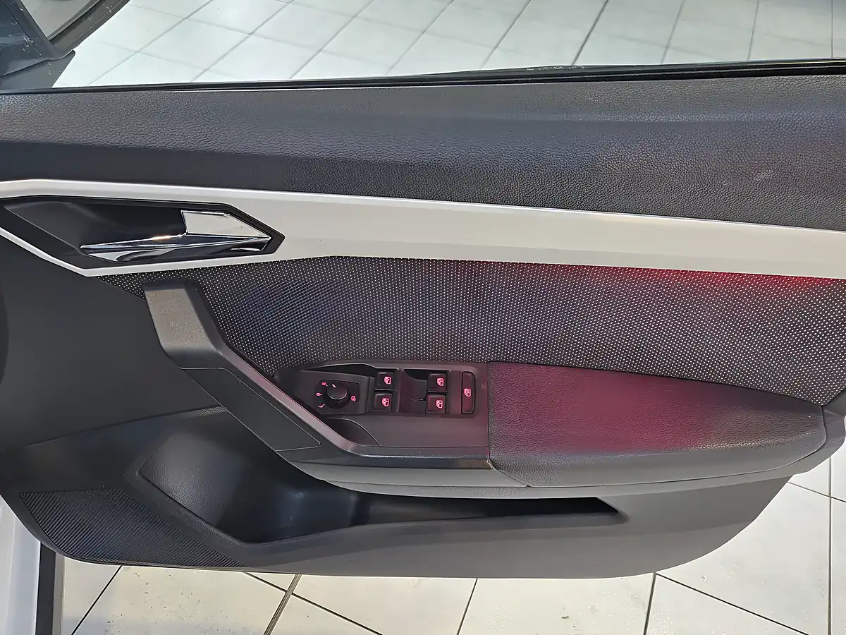 Used 2018 SEAT Arona Xcellence White - Interior and Exterior details 16