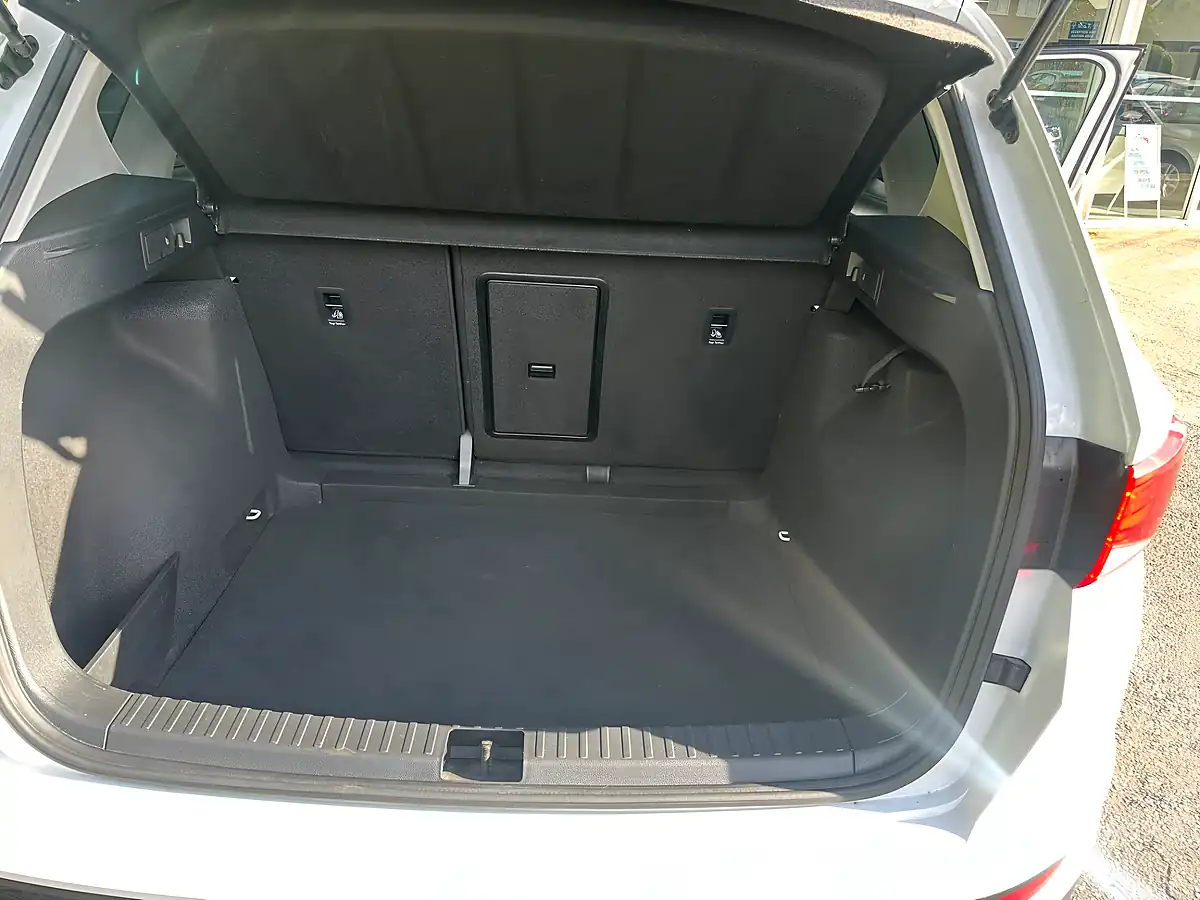 Used 2018 SEAT Ateca Se L White - Interior and Exterior details 12
