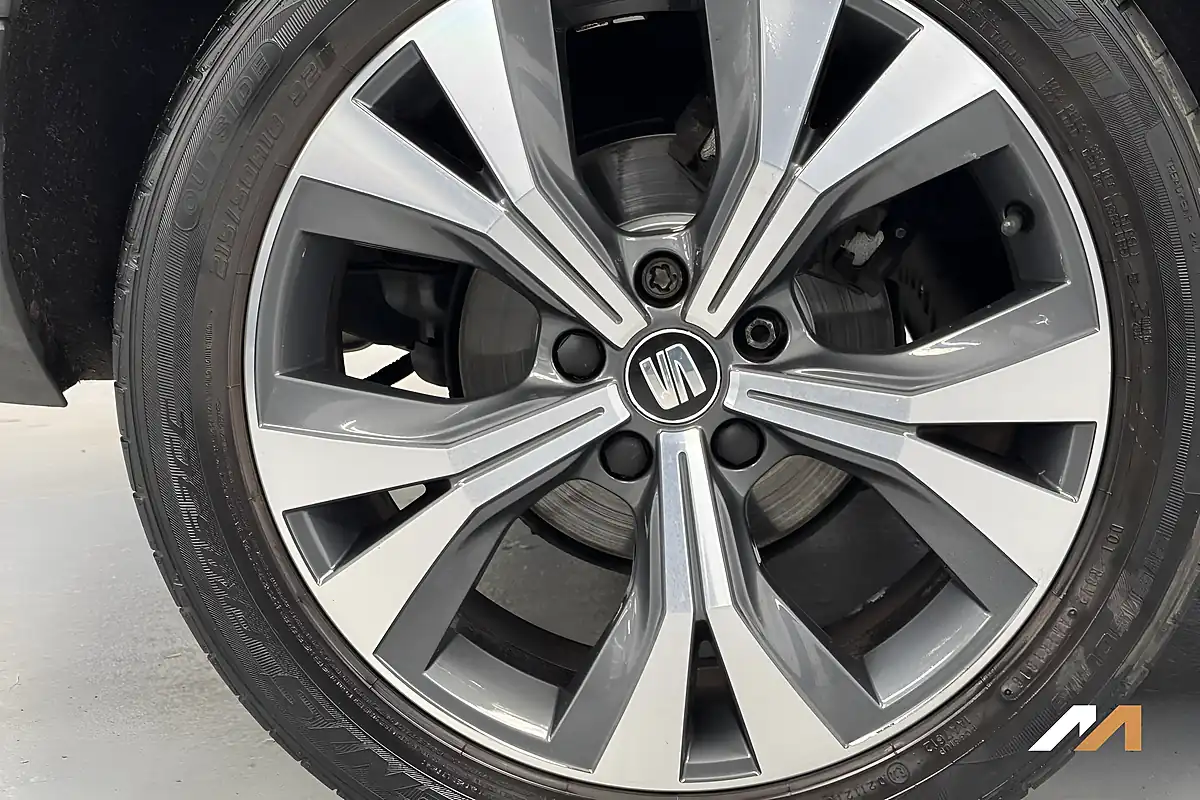 Used 2018 SEAT Ateca Se Technology Blue - Interior and Exterior details 16