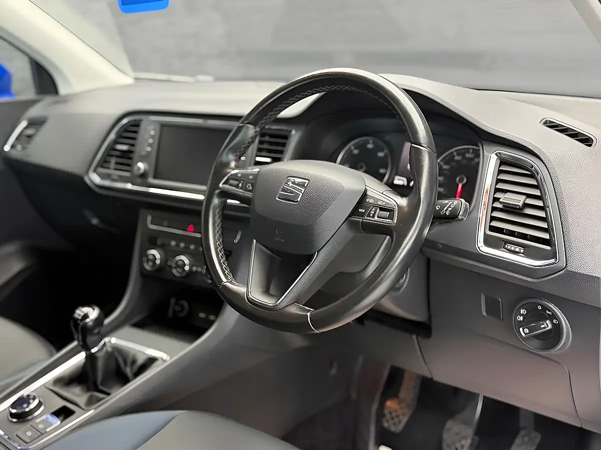 Used 2018 SEAT Ateca Se Technology Blue - Interior and Exterior details 12