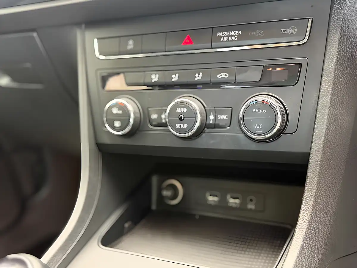 Used 2018 SEAT Ateca Se Technology Blue - Interior and Exterior details 18