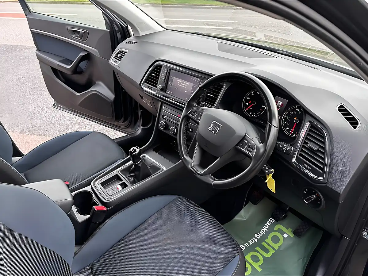 Used 2018 SEAT Ateca Se Technology Grey - Interior and Exterior details 14
