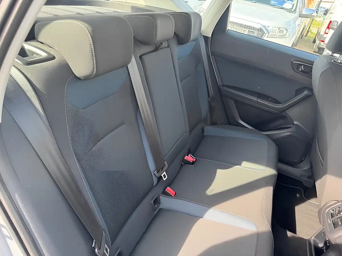 Used 2018 SEAT Ateca Se Technology Silver - Interior and Exterior details 13
