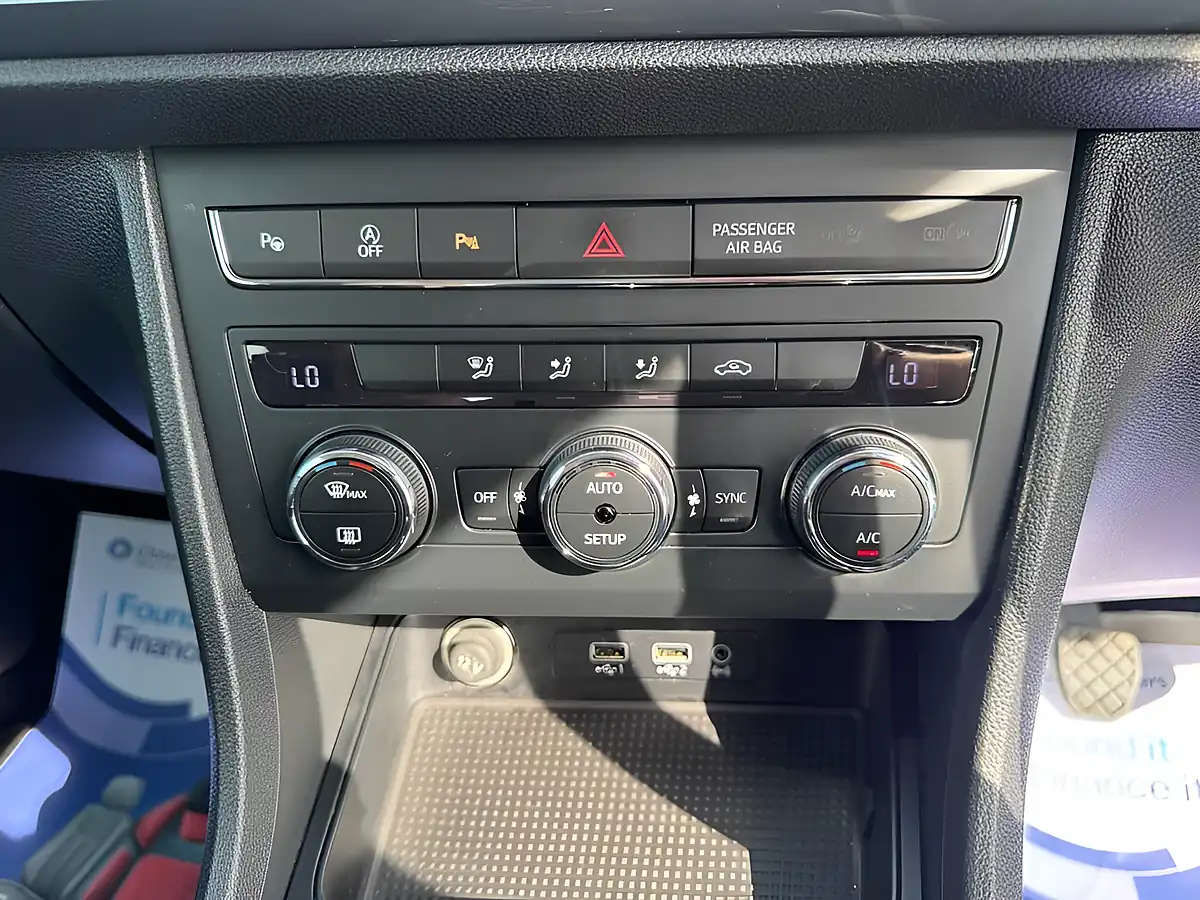 Used 2018 SEAT Ateca Se Technology Silver - Interior and Exterior details 18