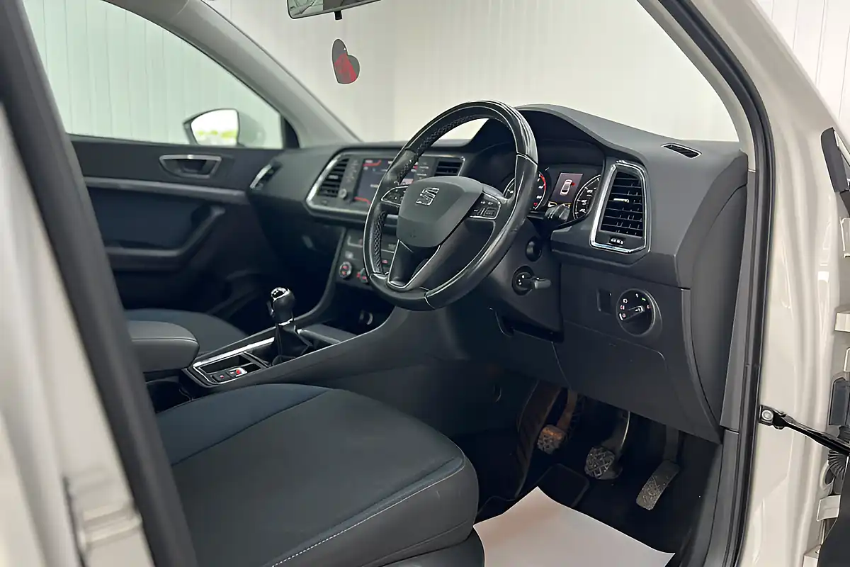 Used 2018 SEAT Ateca Se Technology White - Interior and Exterior details 12