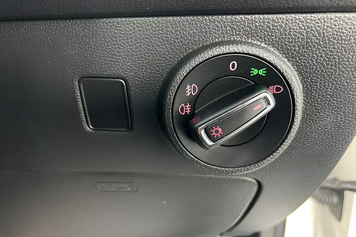 Used 2018 SEAT Ateca Se Technology White - Interior and Exterior details 16