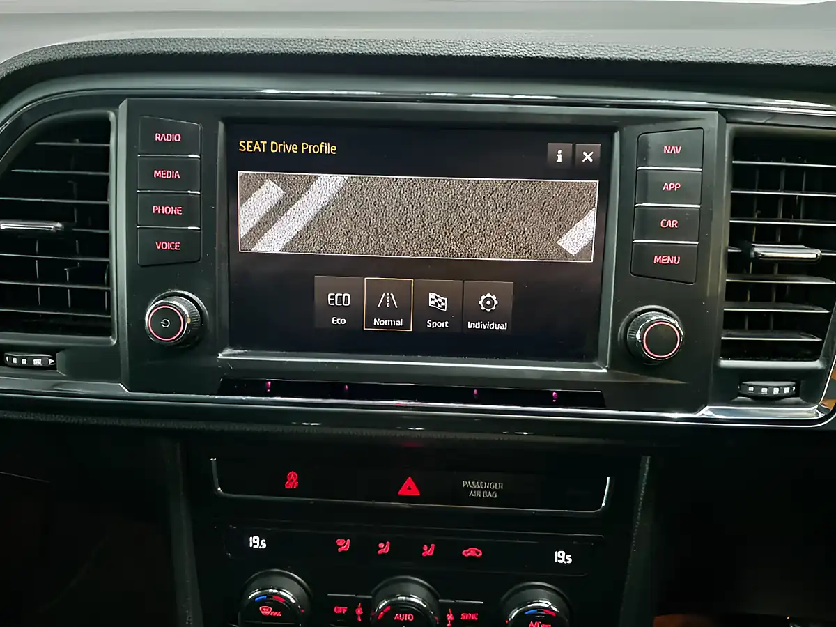 Used 2018 SEAT Ateca Se Technology White - Interior and Exterior details 18