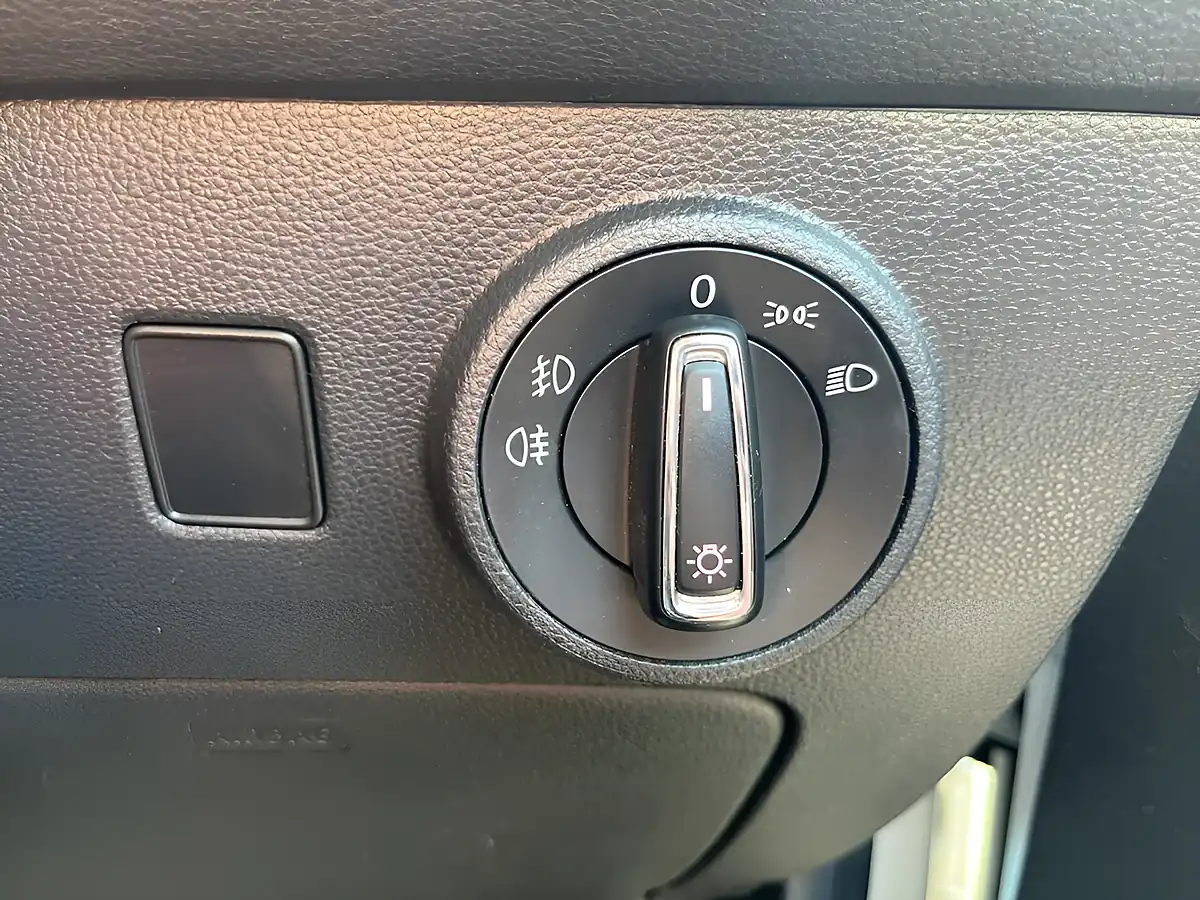 Used 2018 SEAT Ateca Se White - Interior and Exterior details 19