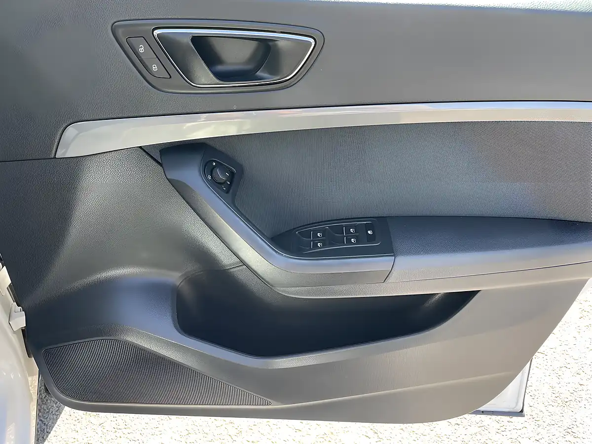 Used 2018 SEAT Ateca Se White - Interior and Exterior details 17