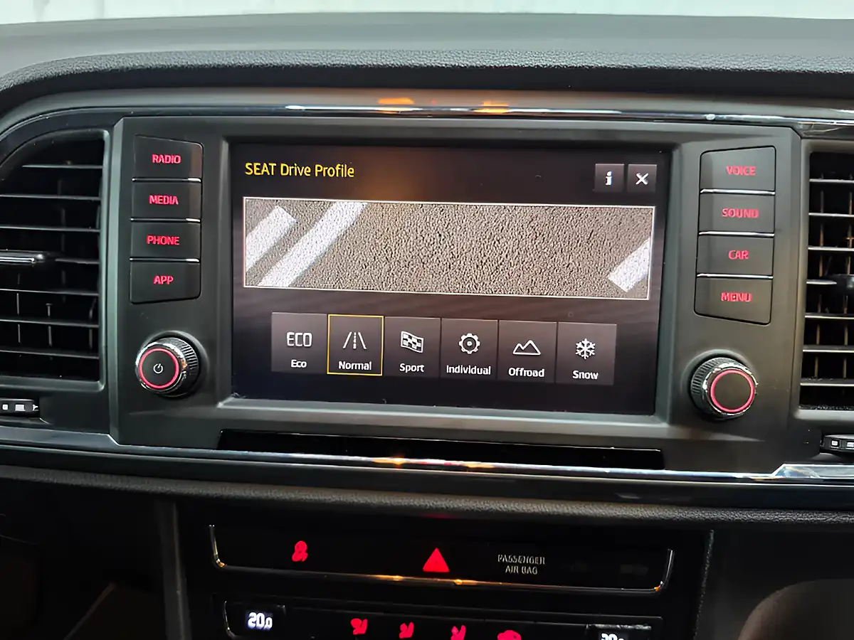 Used 2018 SEAT Ateca Se White - Interior and Exterior details 16