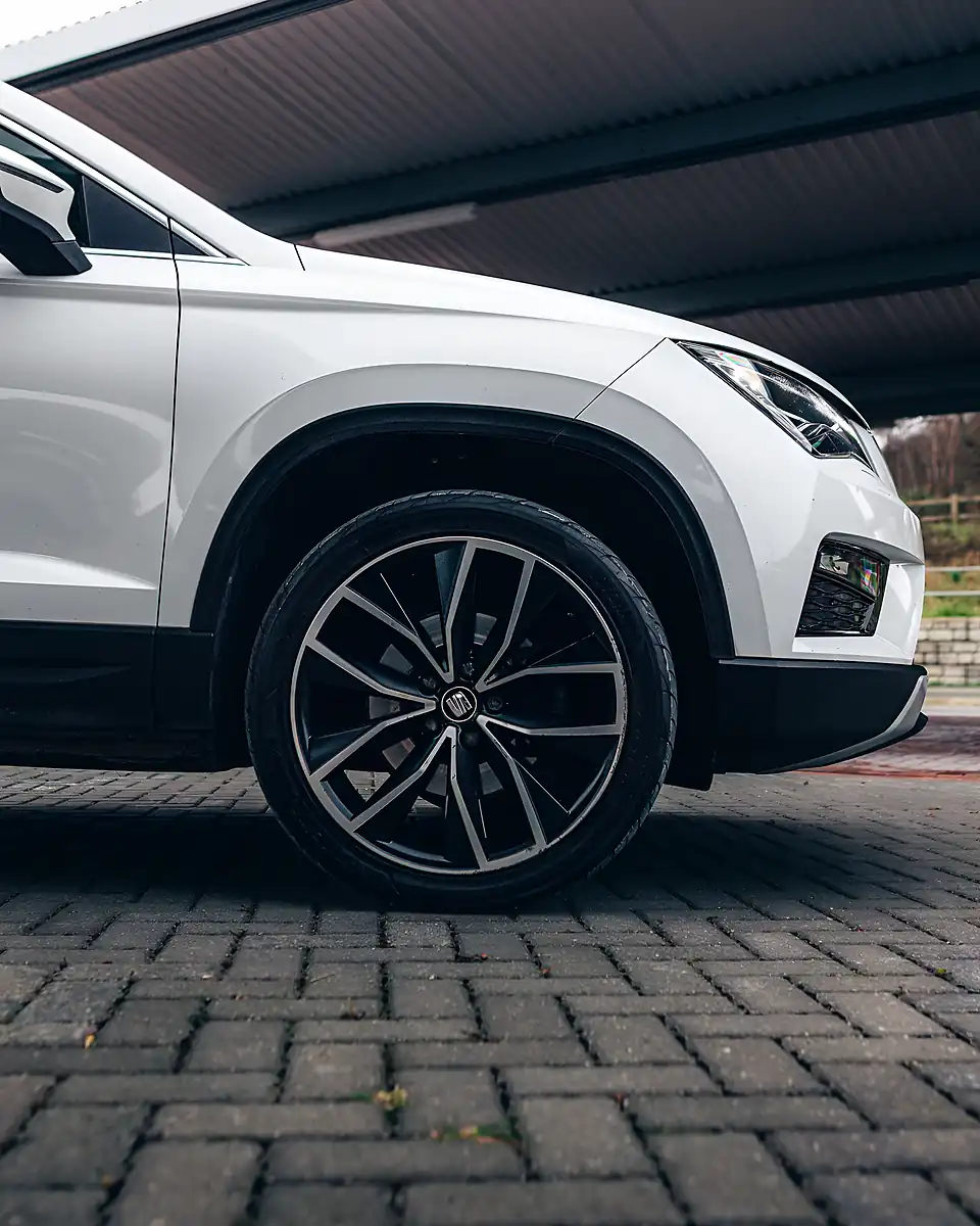 Used 2018 SEAT Ateca Xcellence Nevada White - Interior and Exterior details 13
