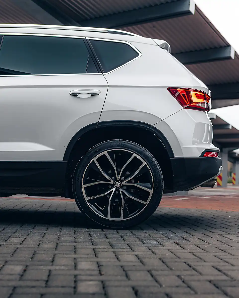 Used 2018 SEAT Ateca Xcellence Nevada White - Interior and Exterior details 17