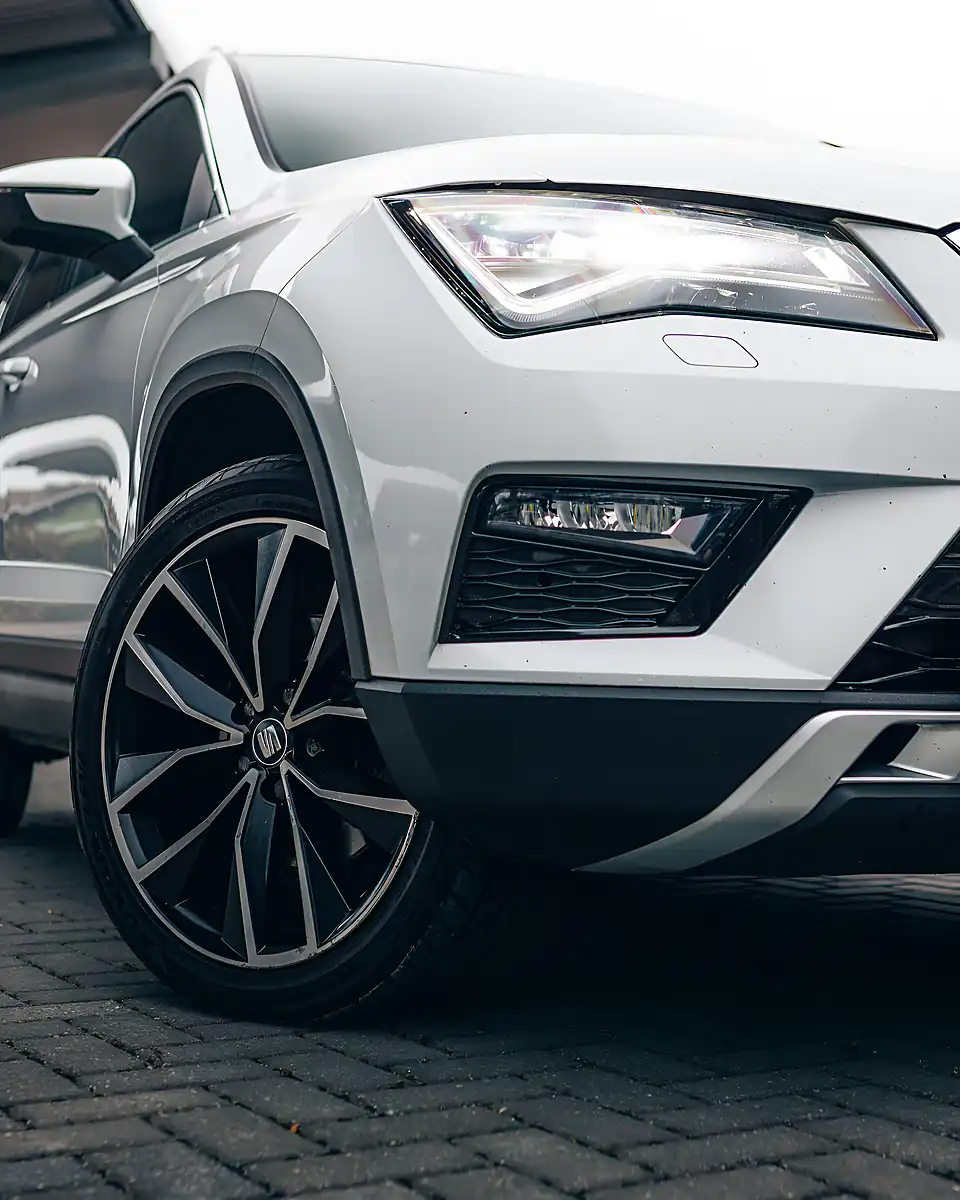 Used 2018 SEAT Ateca Xcellence Nevada White - Interior and Exterior details 9
