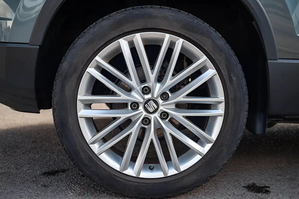 Used 2018 SEAT Ateca Xcellence Rhodium Grey - Interior and Exterior details 13