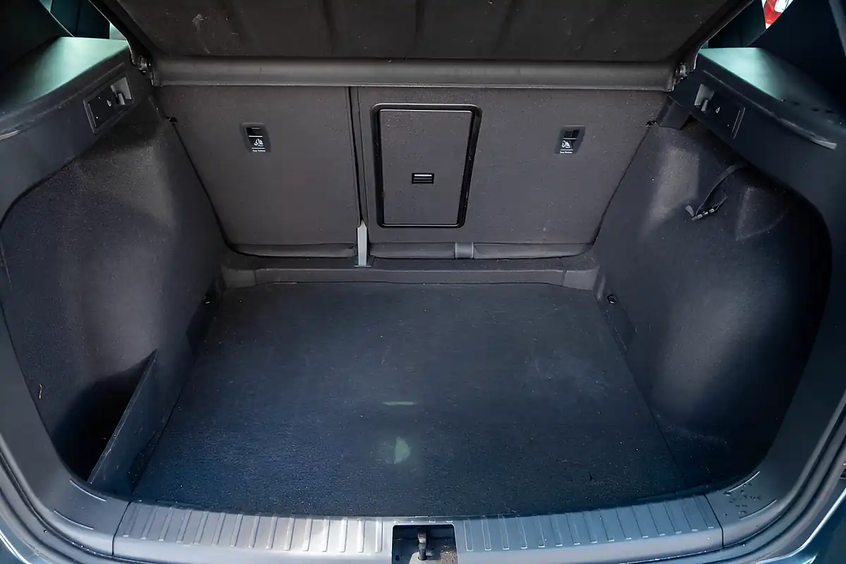 Used 2018 SEAT Ateca Xcellence Rhodium Grey - Interior and Exterior details 14