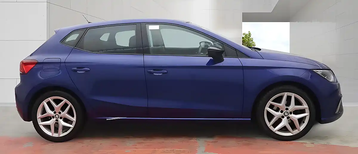 Used 2018 SEAT Ibiza Fr Blue - Interior and Exterior details 5