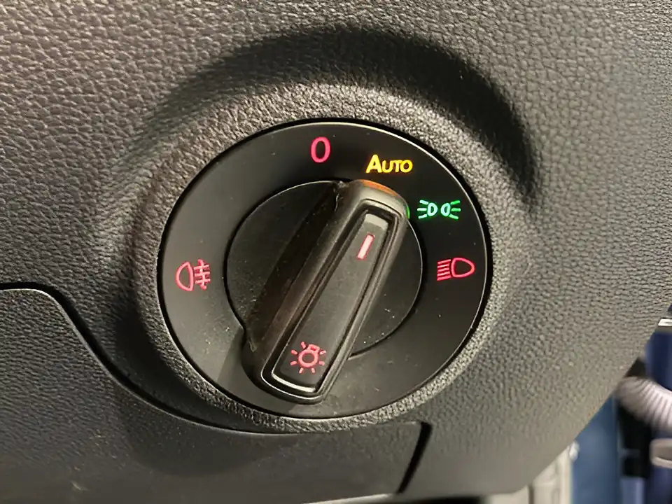 Used 2018 SEAT Ibiza S Blue - Interior and Exterior details 14