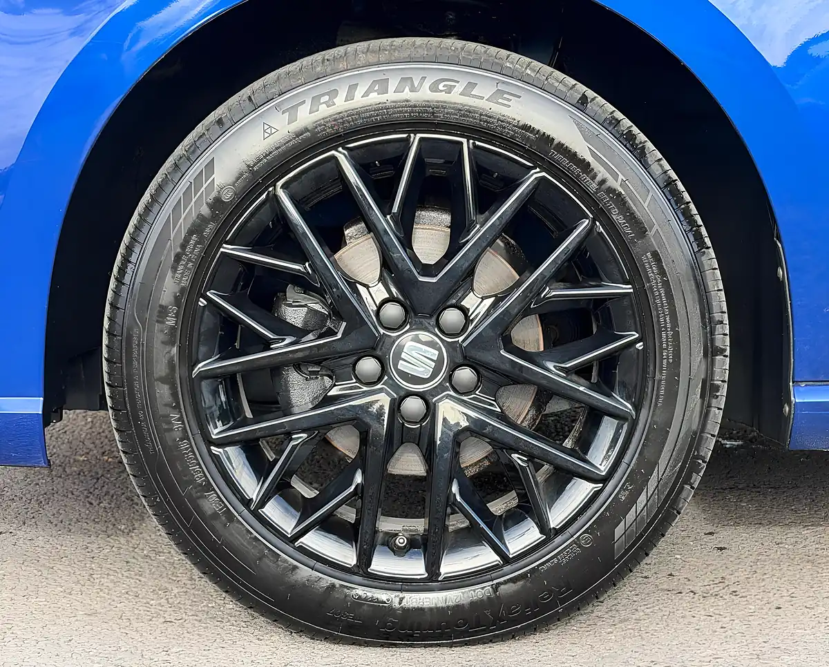 Used 2018 SEAT Ibiza Se Design Blue - Interior and Exterior details 12