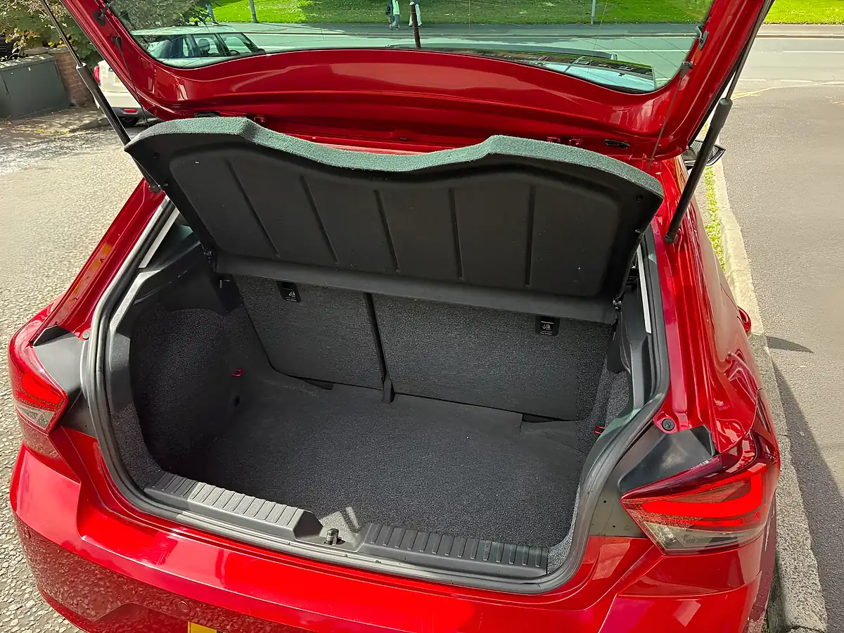 Used 2018 SEAT Ibiza Se Design Red - Interior and Exterior details 13