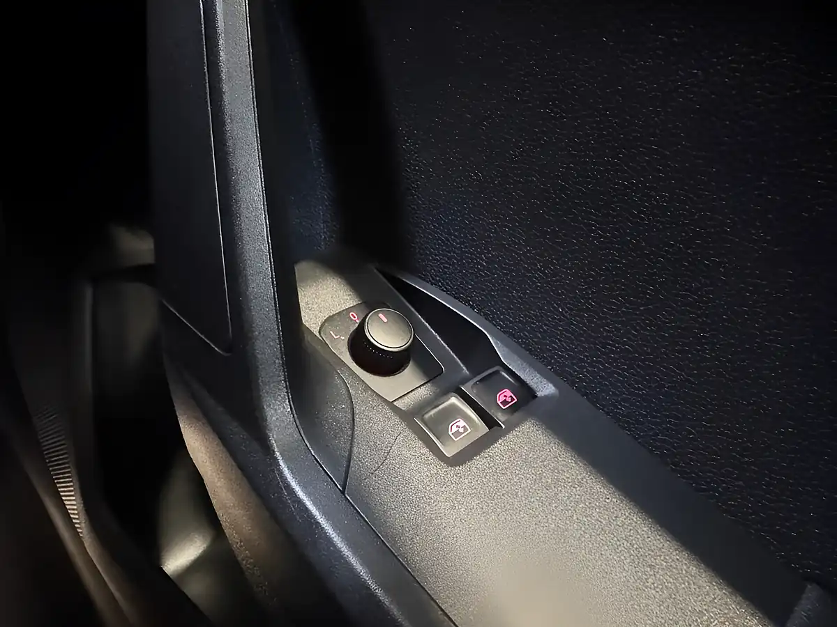Used 2018 SEAT Ibiza Se Technology Blue - Interior and Exterior details 20