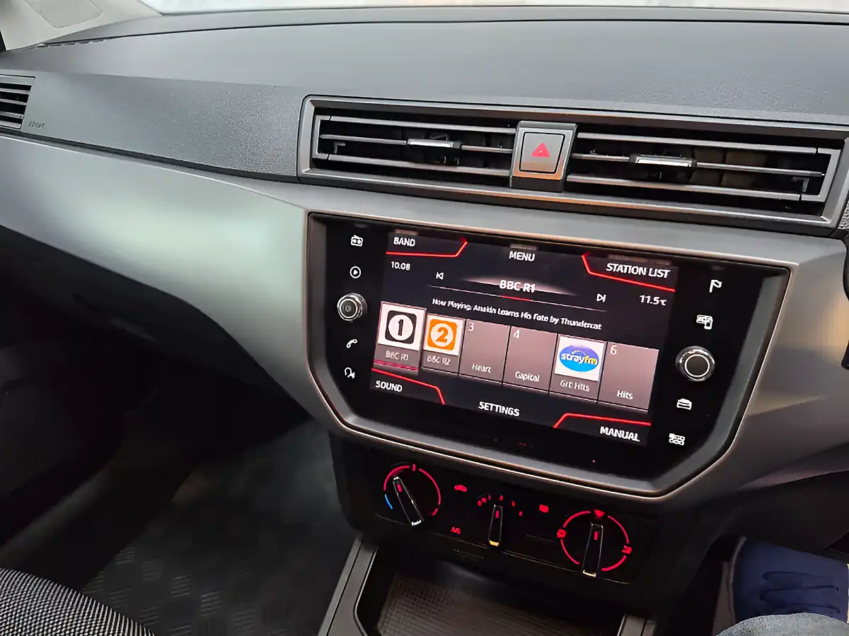 Used 2018 SEAT Ibiza Se Technology Blue - Interior and Exterior details 16