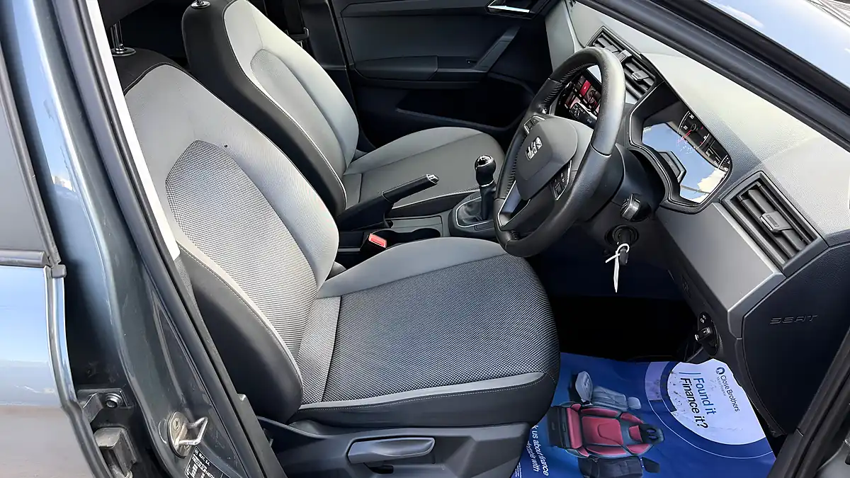 Used 2018 SEAT Ibiza Se Technology Grey - Interior and Exterior details 16
