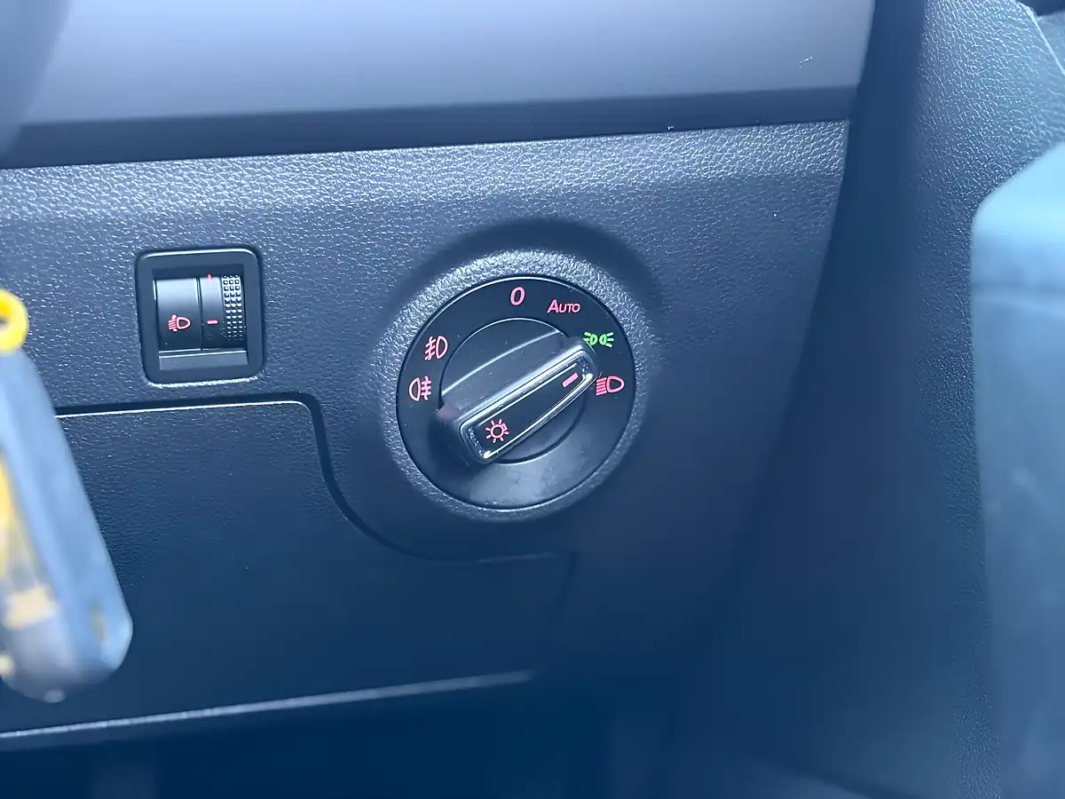 Used 2018 SEAT Ibiza Se Technology White - Interior and Exterior details 18