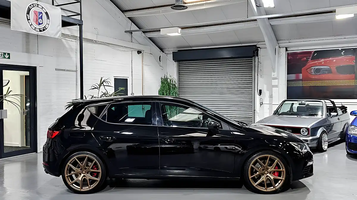 Used 2018 SEAT Leon Cupra Black - Interior and Exterior details 5