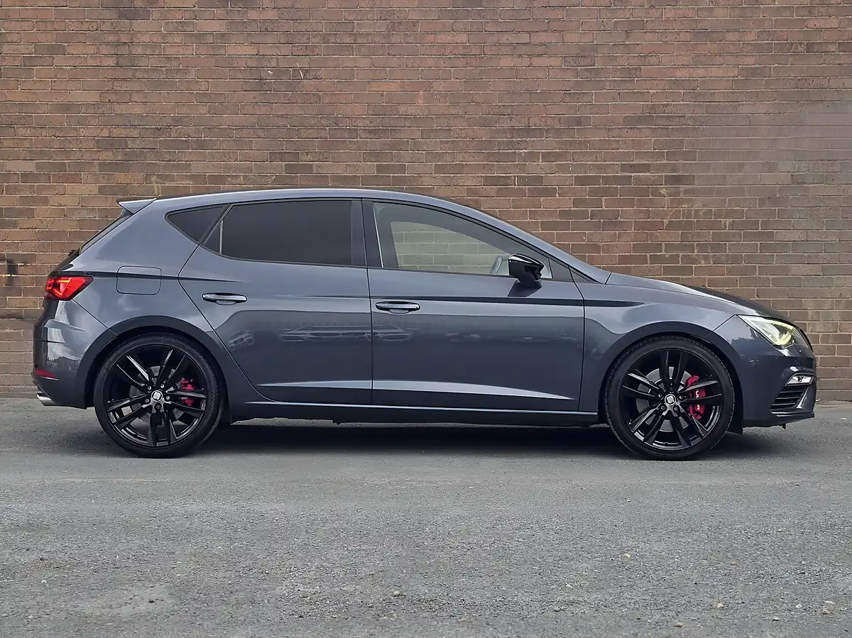 Used 2018 SEAT Leon Cupra Grey - Interior and Exterior details 2