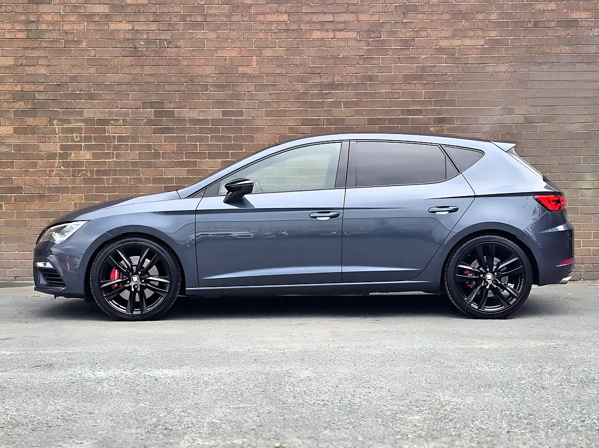 Used 2018 SEAT Leon Cupra Grey - Interior and Exterior details 8