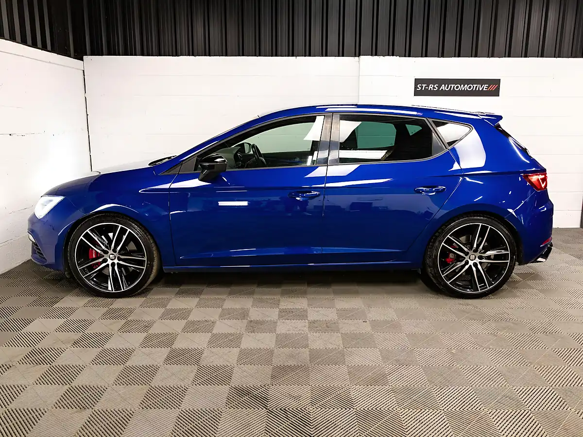 Used 2018 SEAT Leon Cupra Mystery Blue Metallic - Interior and Exterior details 4