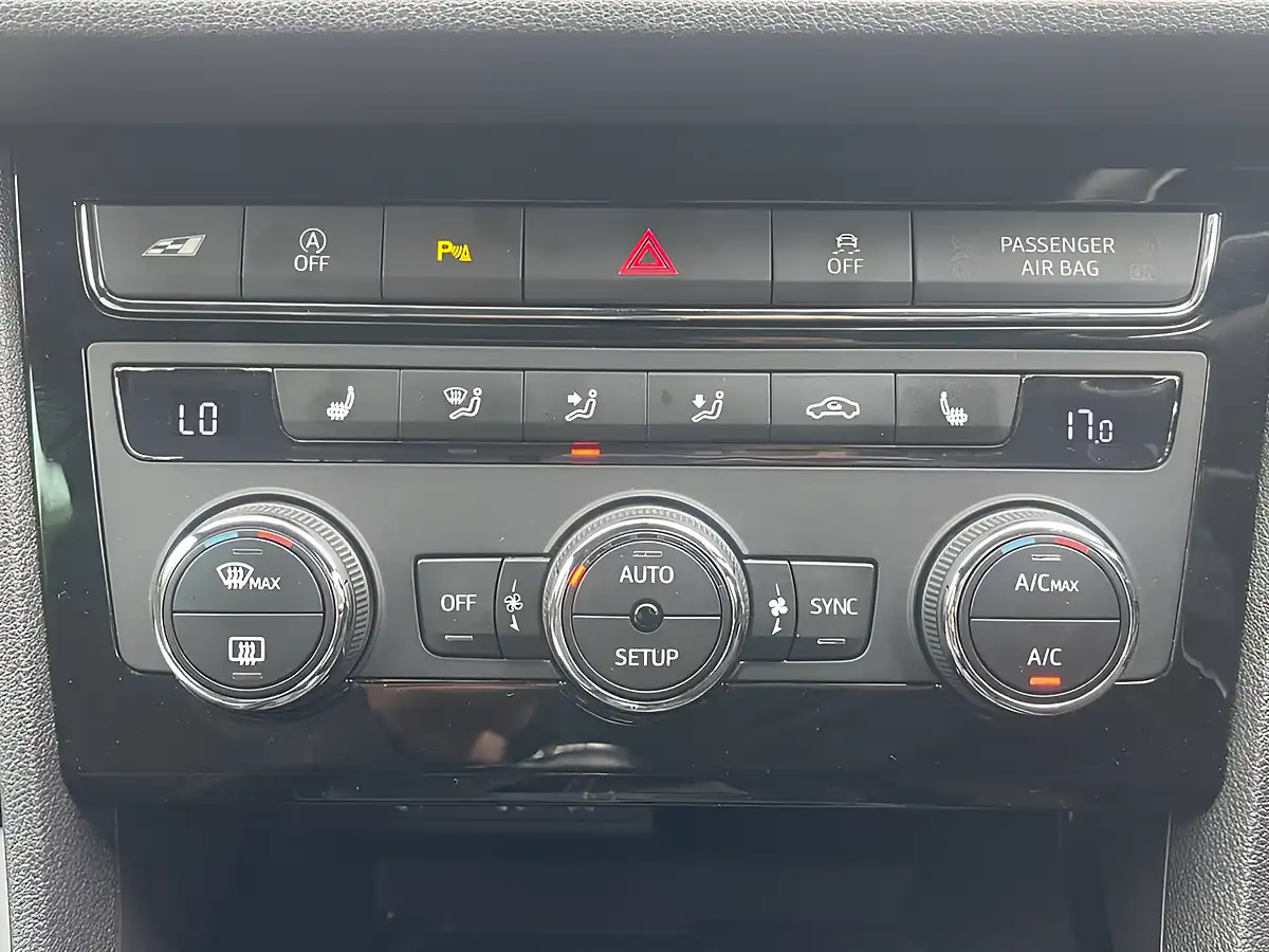 Used 2018 SEAT Leon Cupra Orange - Interior and Exterior details 19