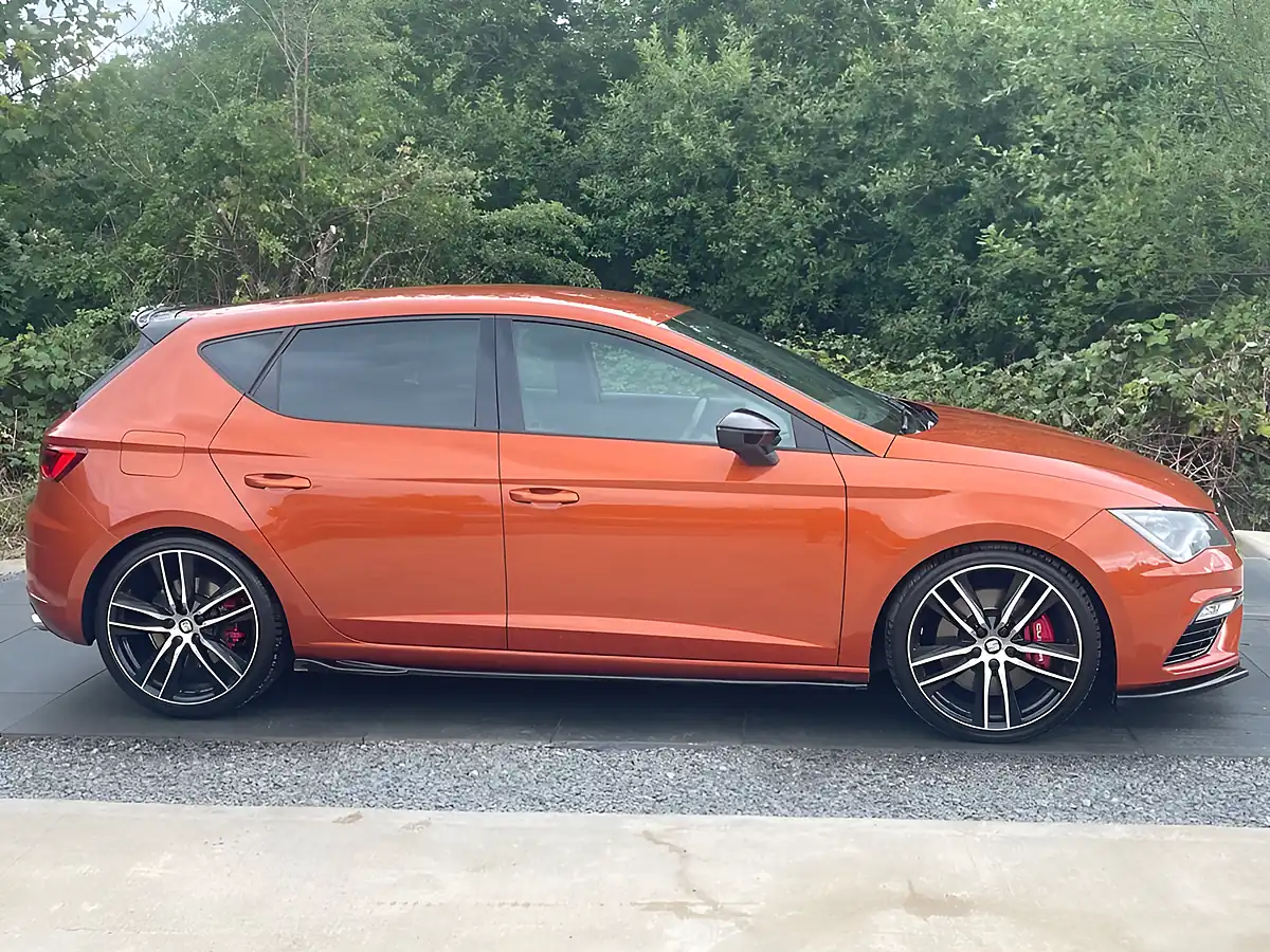 Used 2018 SEAT Leon Cupra Orange - Interior and Exterior details 3