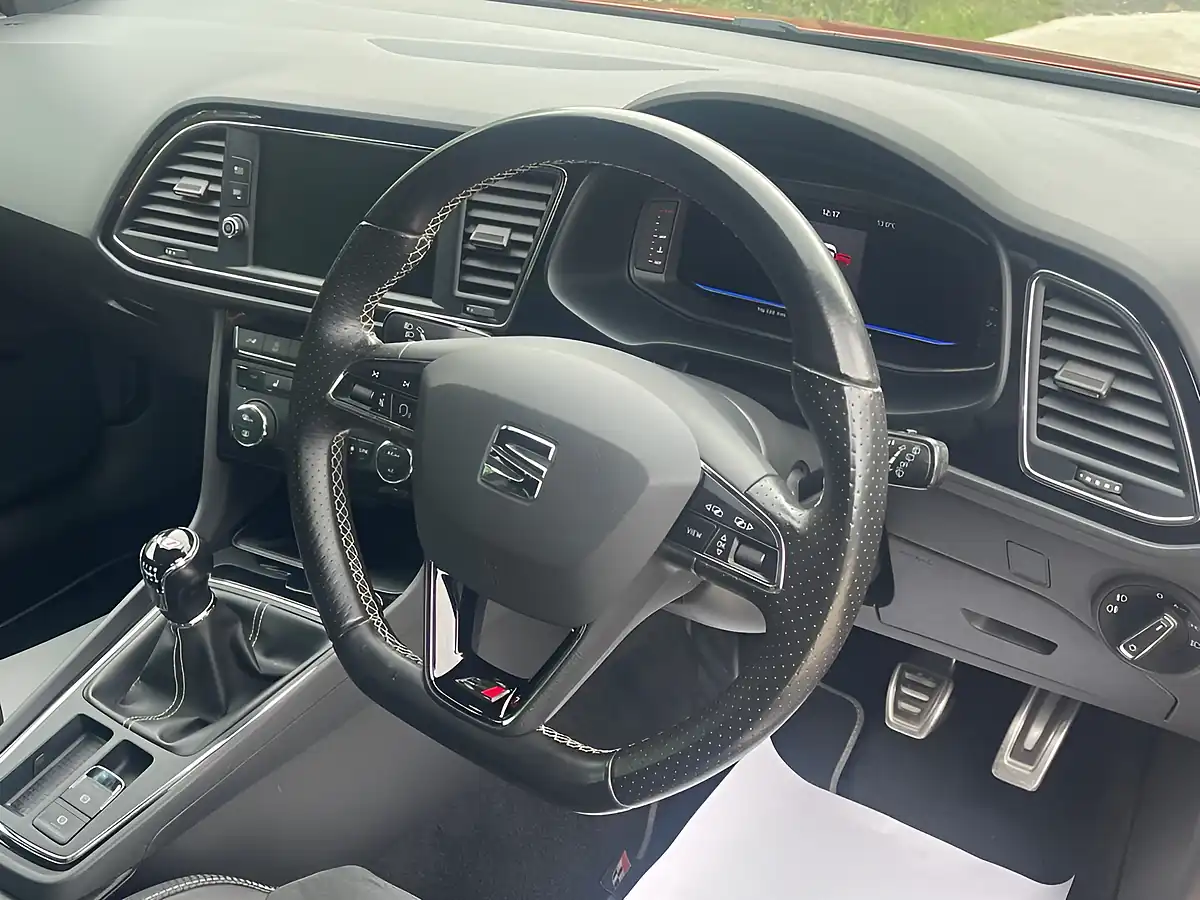 Used 2018 SEAT Leon Cupra Orange - Interior and Exterior details 4