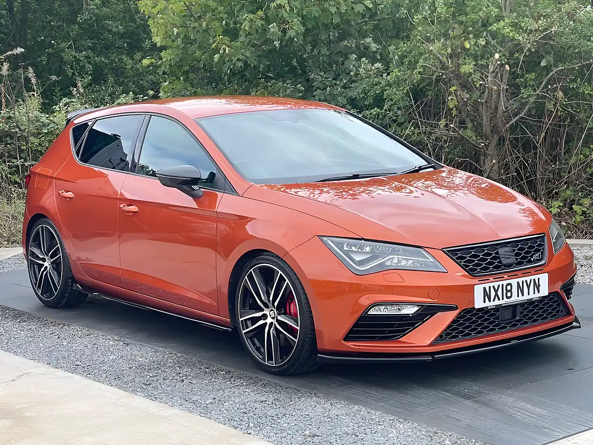 Used 2018 SEAT Leon Cupra Orange - Interior and Exterior details 5