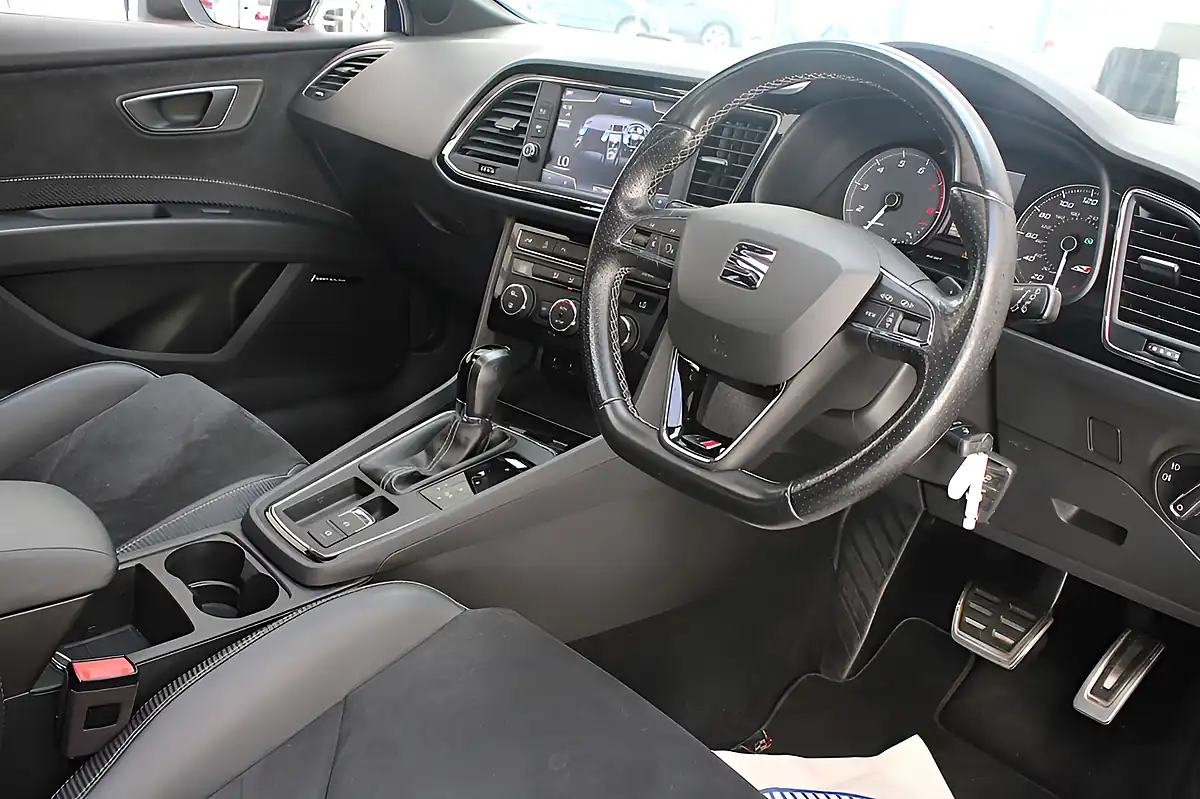 Used 2018 SEAT Leon Cupra Sport Coupe Blue - Interior and Exterior details 19