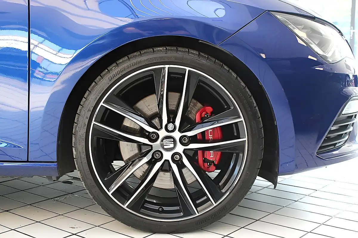 Used 2018 SEAT Leon Cupra Sport Coupe Blue - Interior and Exterior details 8