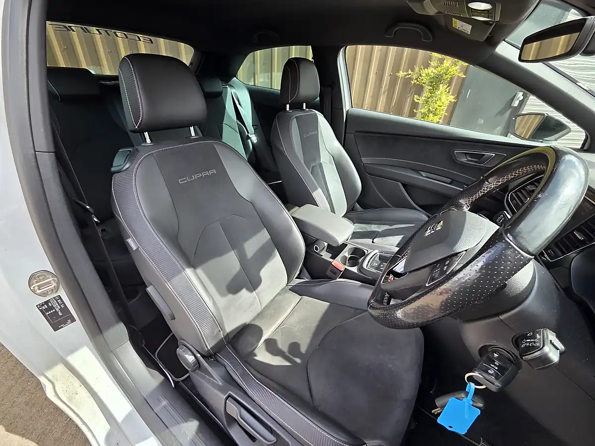 Used 2018 SEAT Leon Cupra White - Interior and Exterior details 6