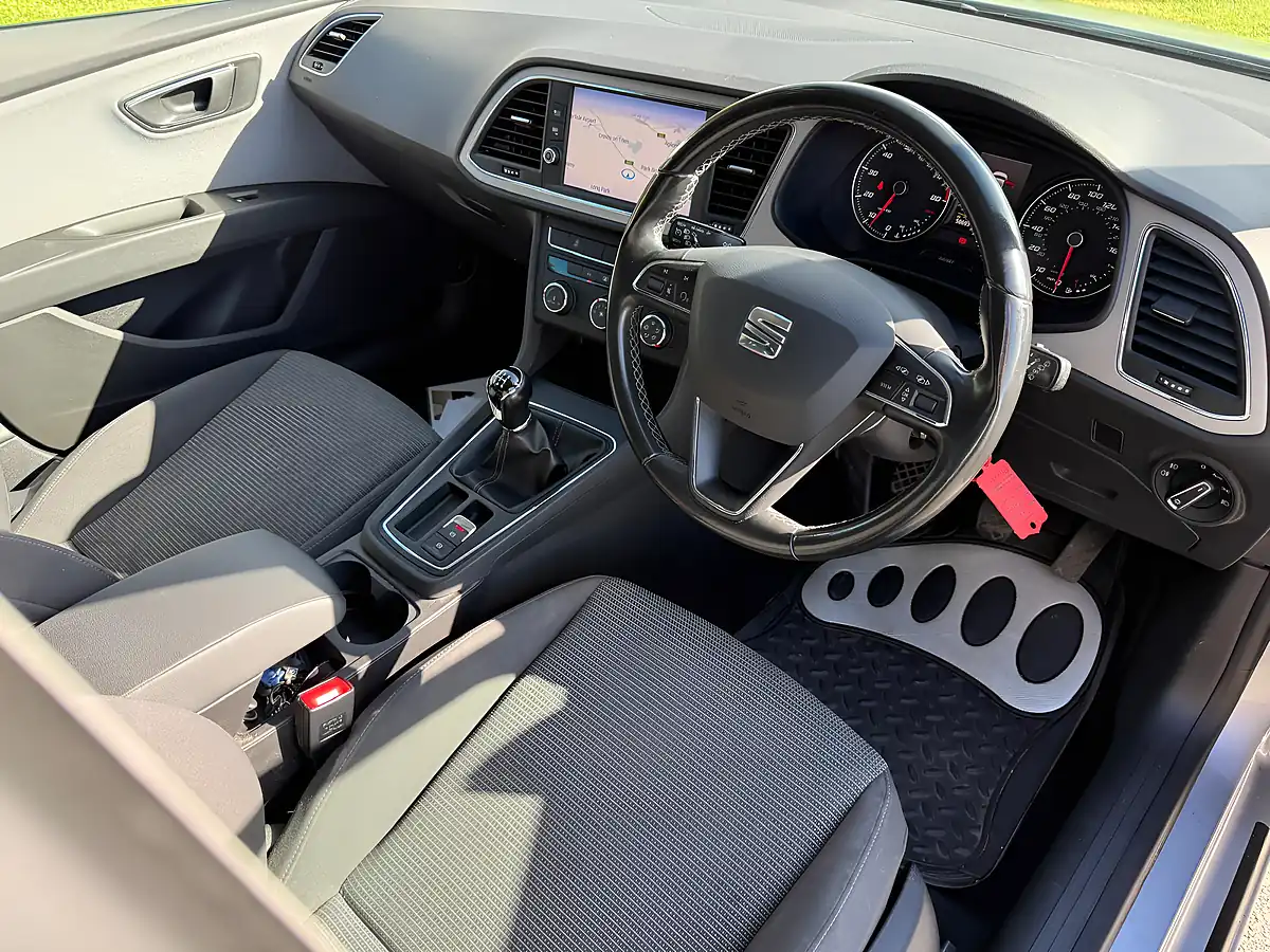 Used 2018 SEAT Leon Dynamic Silver - Interior and Exterior details 10