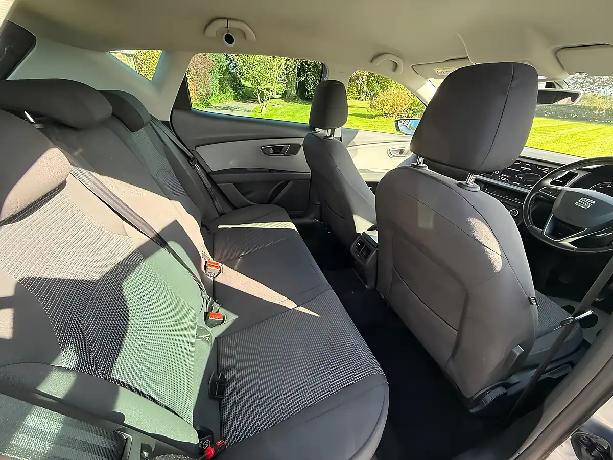 Used 2018 SEAT Leon Dynamic Silver - Interior and Exterior details 15