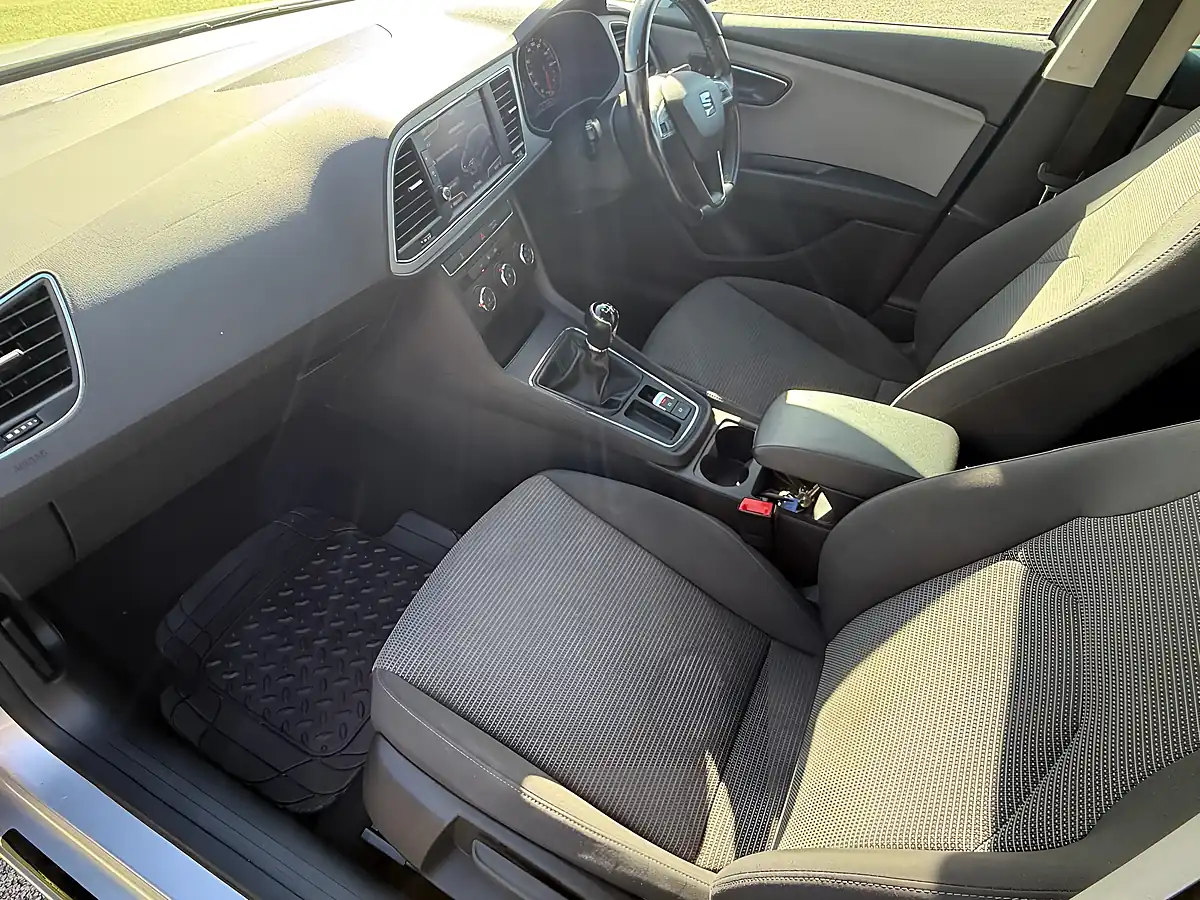 Used 2018 SEAT Leon Dynamic Silver - Interior and Exterior details 17