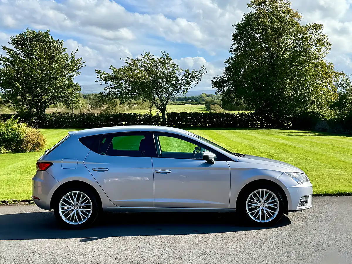 Used 2018 SEAT Leon Dynamic Silver - Interior and Exterior details 4