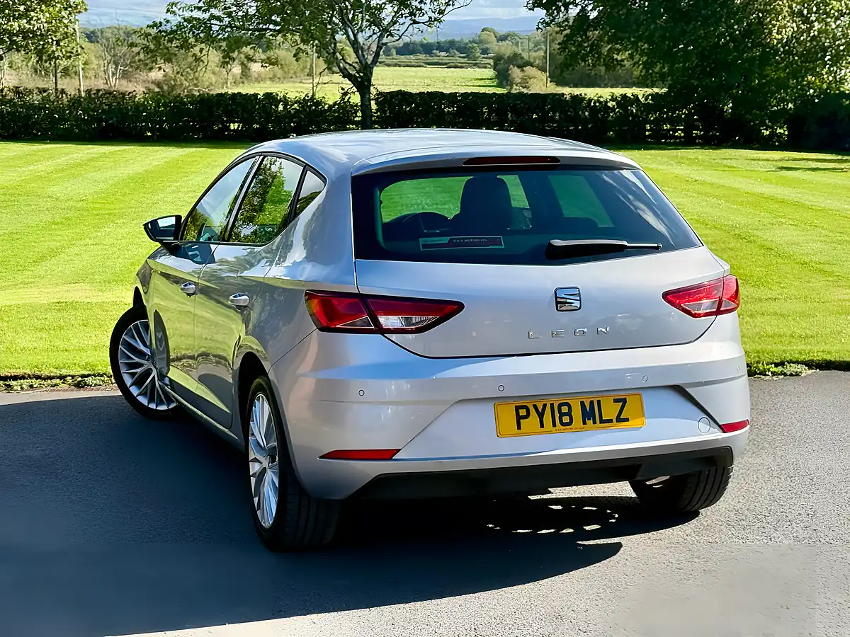 Used 2018 SEAT Leon Dynamic Silver - Interior and Exterior details 8