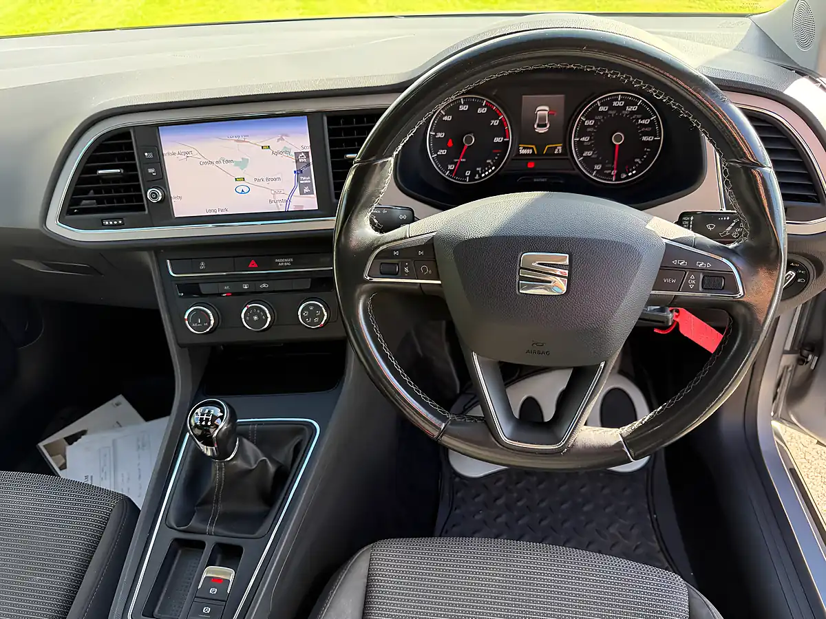 Used 2018 SEAT Leon Dynamic Silver - Interior and Exterior details 9