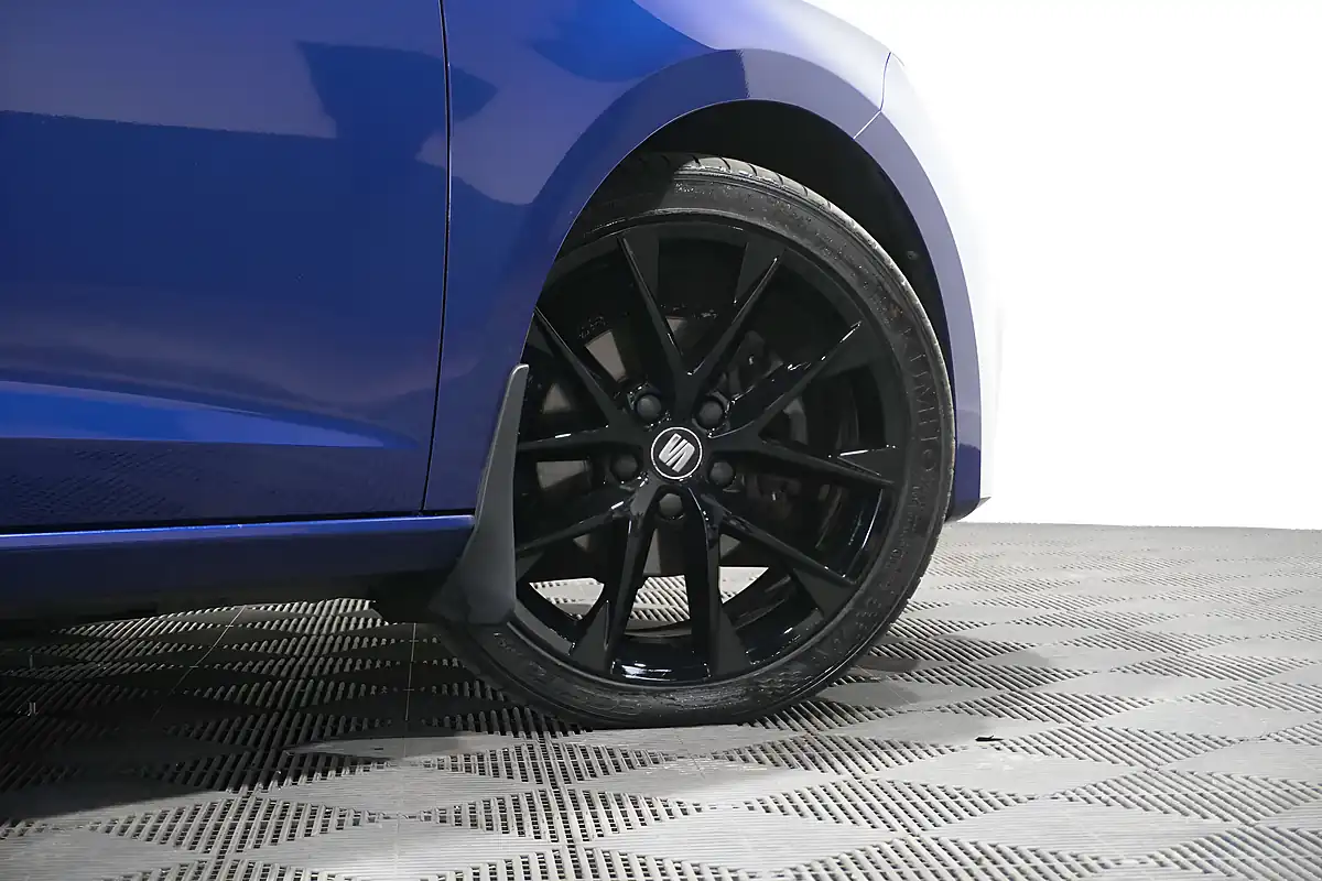 Used 2018 SEAT Leon Evo Fr Mystery Blue - Interior and Exterior details 13