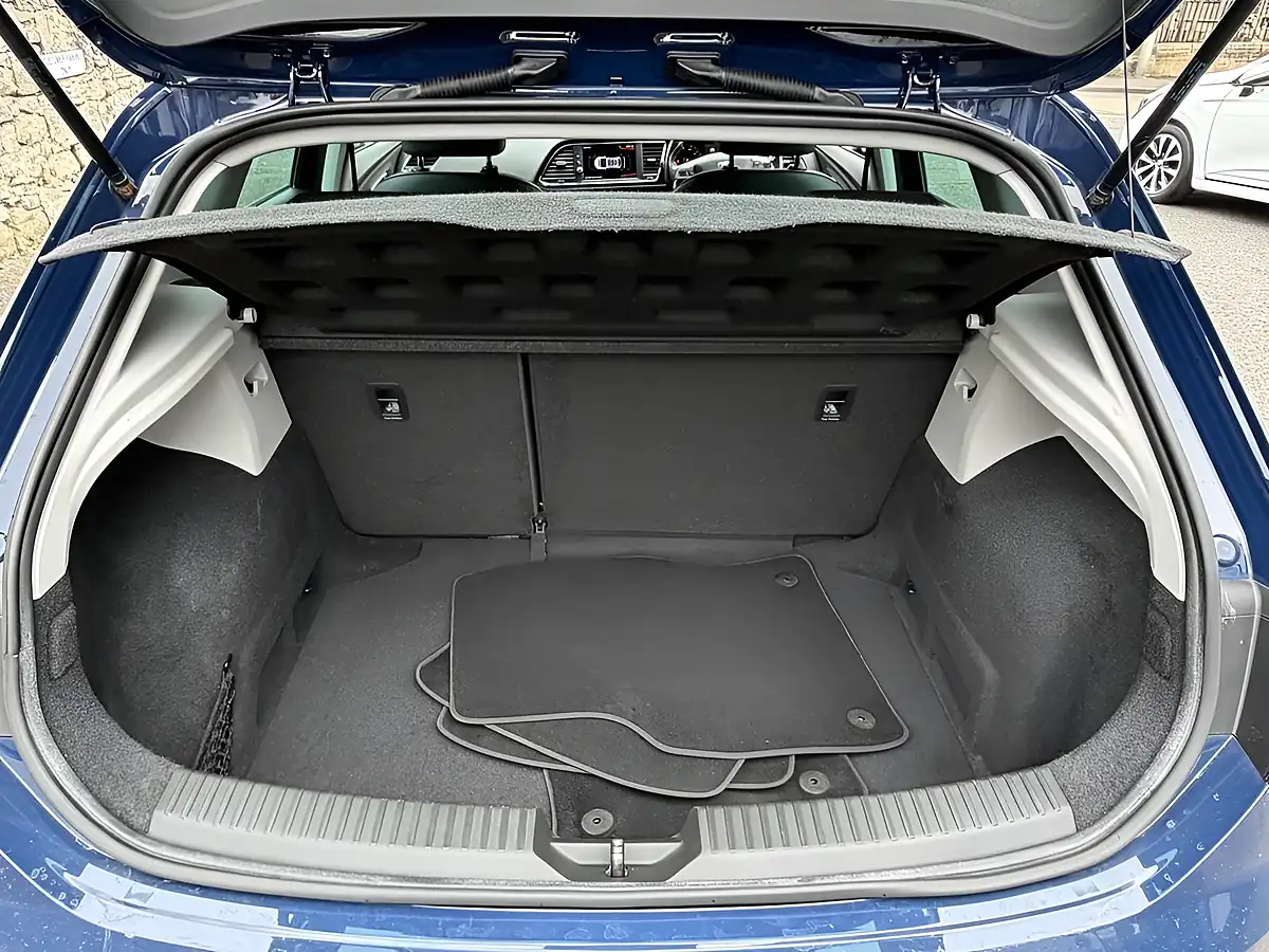 Used 2018 SEAT Leon Fr Blue - Interior and Exterior details 15