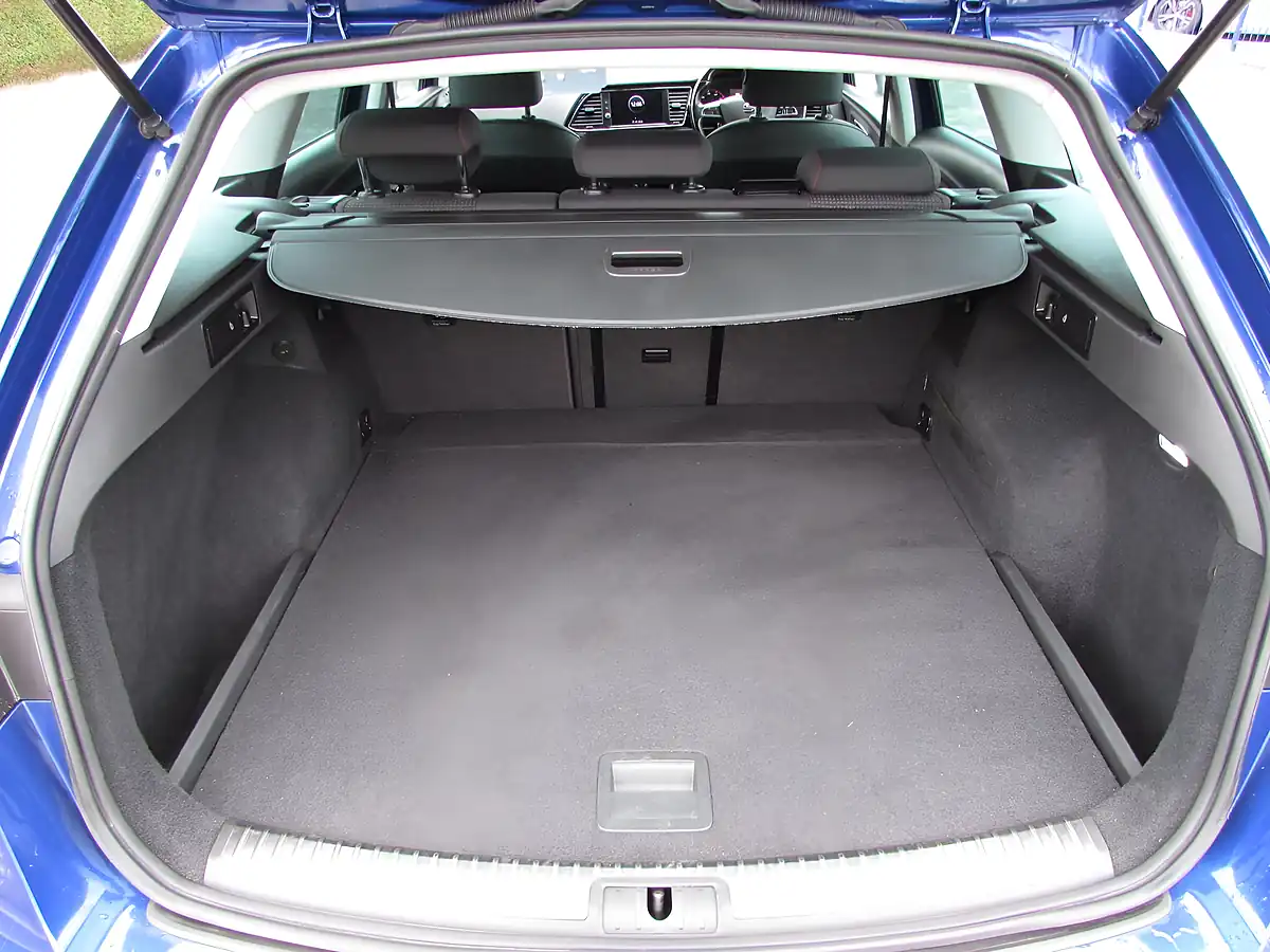 Used 2018 SEAT Leon Fr Blue - Interior and Exterior details 15
