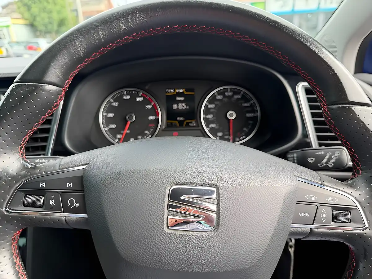 Used 2018 SEAT Leon Fr Technology Blue - Interior and Exterior details 12