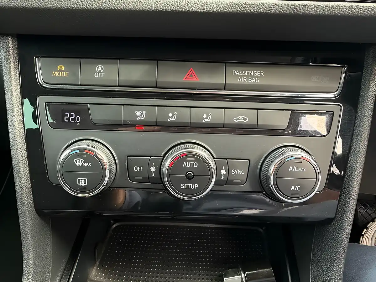 Used 2018 SEAT Leon Fr Technology Blue - Interior and Exterior details 5